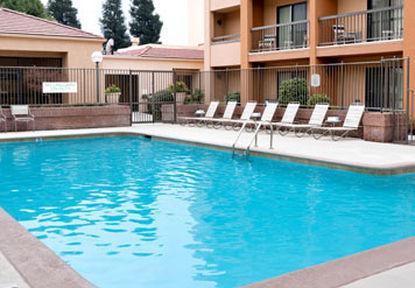 Courtyard By Marriott Bakersfield